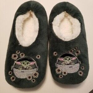 Vera Bradley Grogu Baby Yoda Medallion Cozy Life Slippers Sz Small